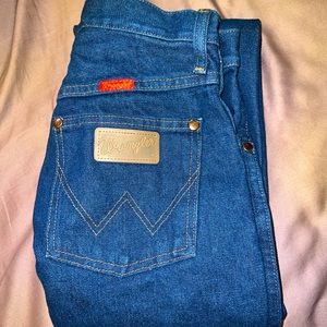 Womens Slim Fit Cowboy Cut Wranglers